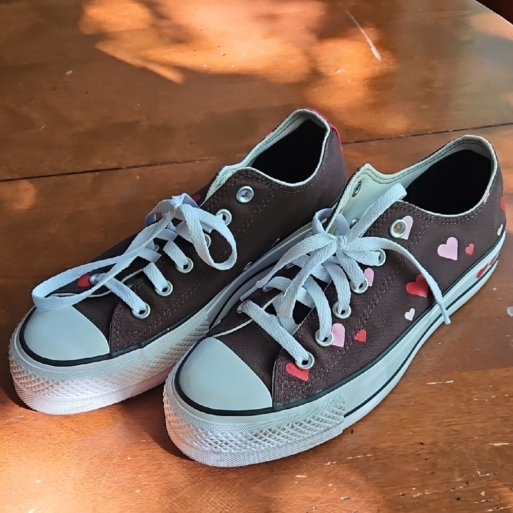 New Without Tags Converse AllStar Brown Canvas Heart Sneakers 8.5